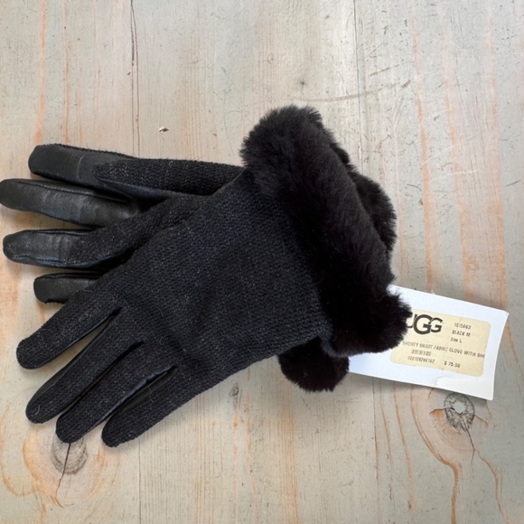 UGG SHORTY SMART FABRIC GLOVE WITH SHEEPSKIN - Picture 2 of 5